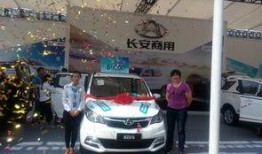 车展吃瓜群众看哪里