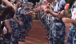 军训教官吃瓜群众视频,一场意外的“瓜界”风云