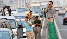 惠水吃瓜群众事件,网络围观下的社会现象解析