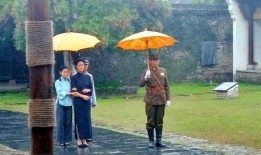 吃瓜群众围观吃瓜图片,全民娱乐时代下的社会缩影