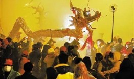 炮龙节过后吃瓜群众,炮龙节余温下的吃瓜群众众生相