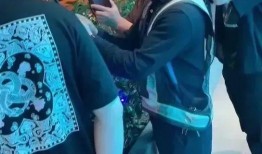 吃瓜群众被火烧视频真实,吃瓜群众目睹火烧现场，紧急救援展开